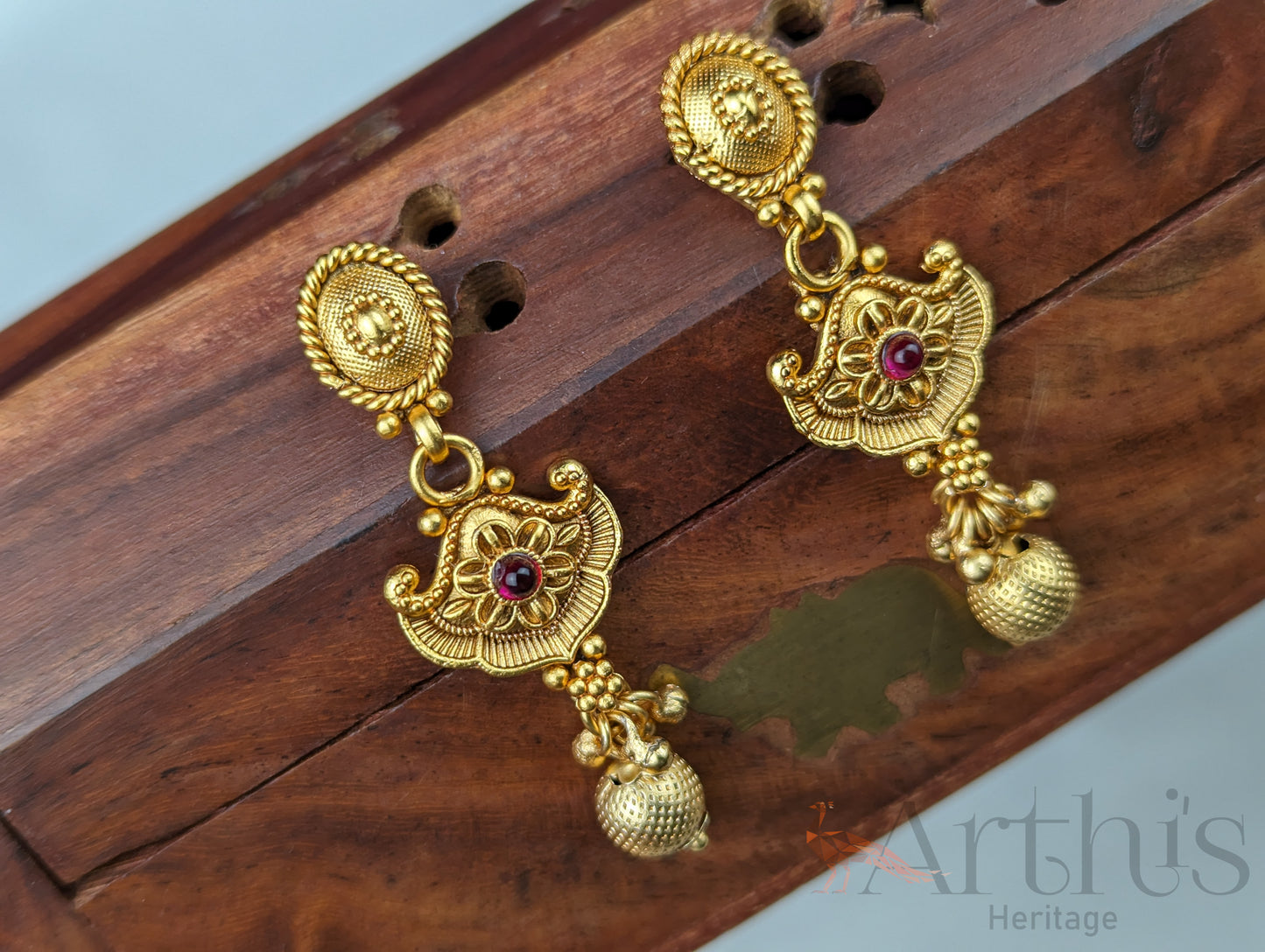 Antique Gold Finish Necklace and Earrings Set