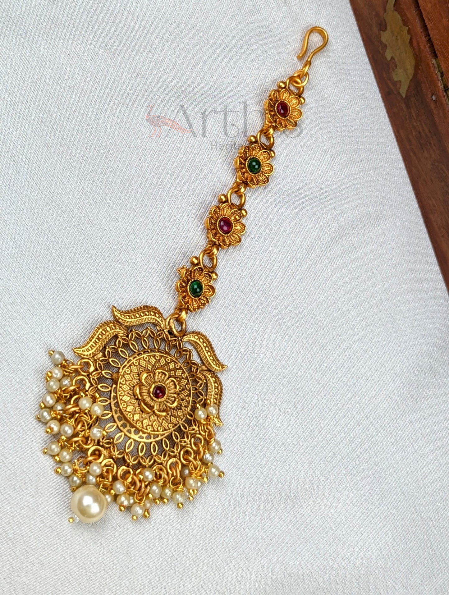 Antique Gold Finish Maang Tikka