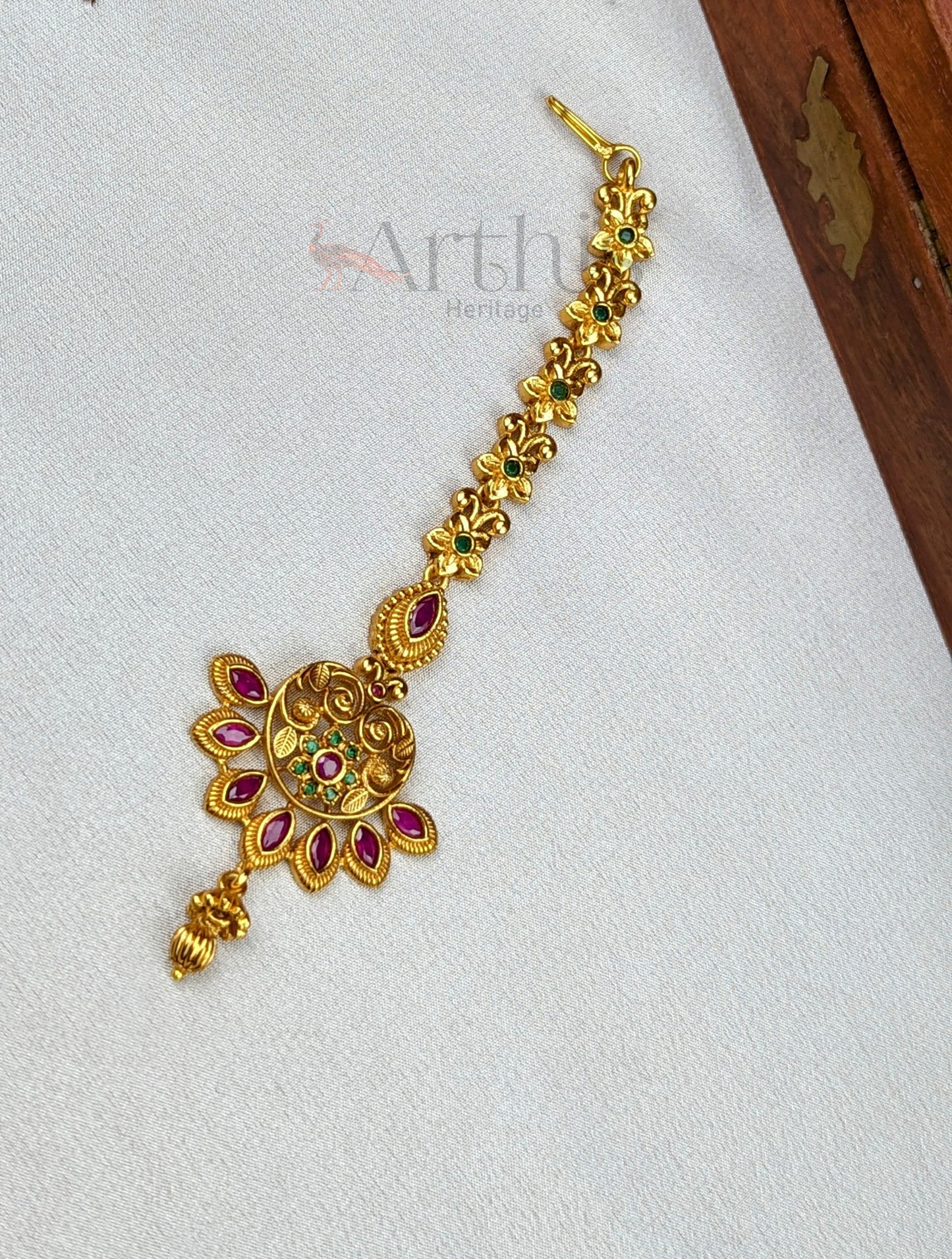 Antique Gold Finish Maang Tikka