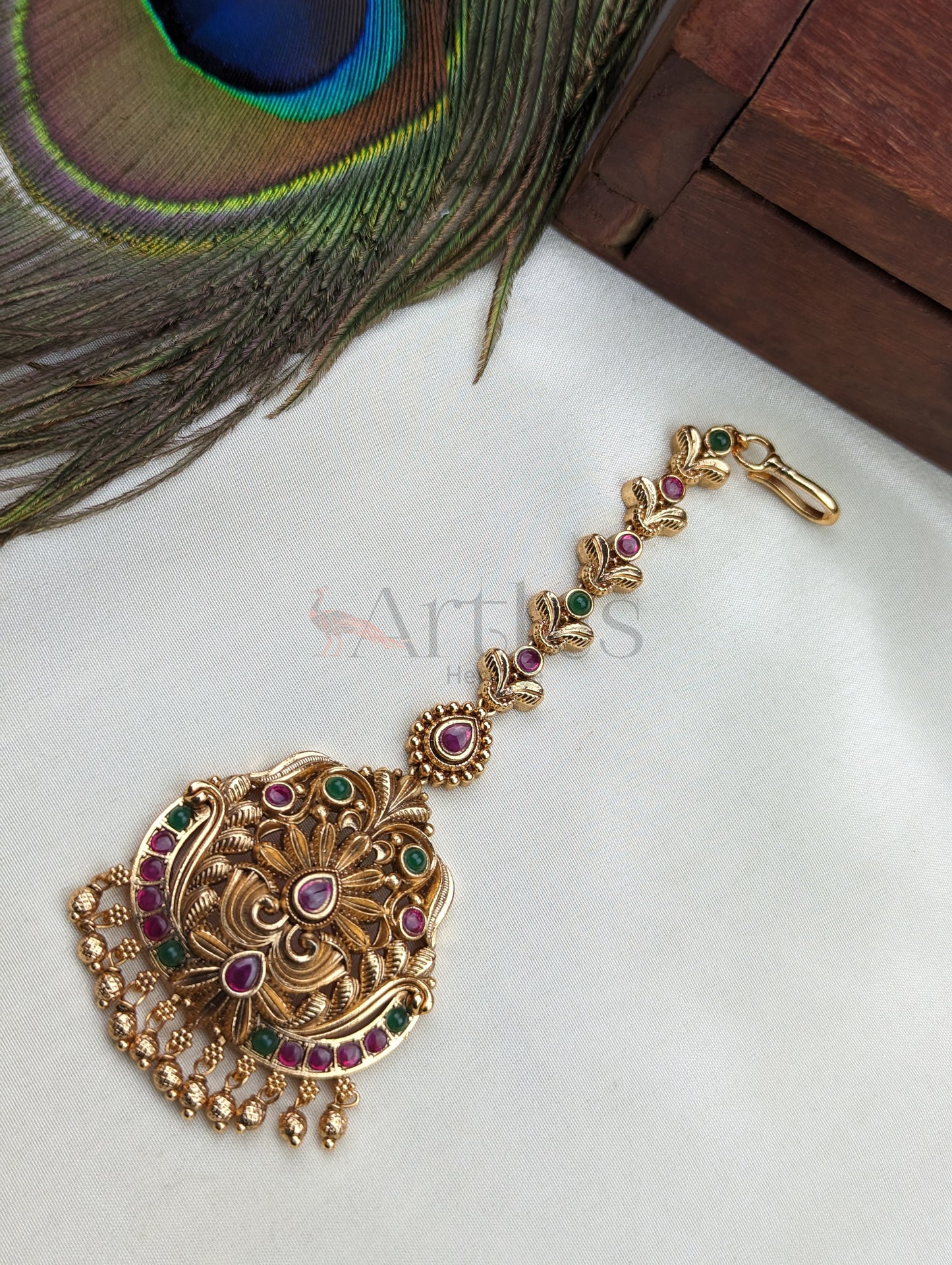 Antique Gold Finish Maang Tikka