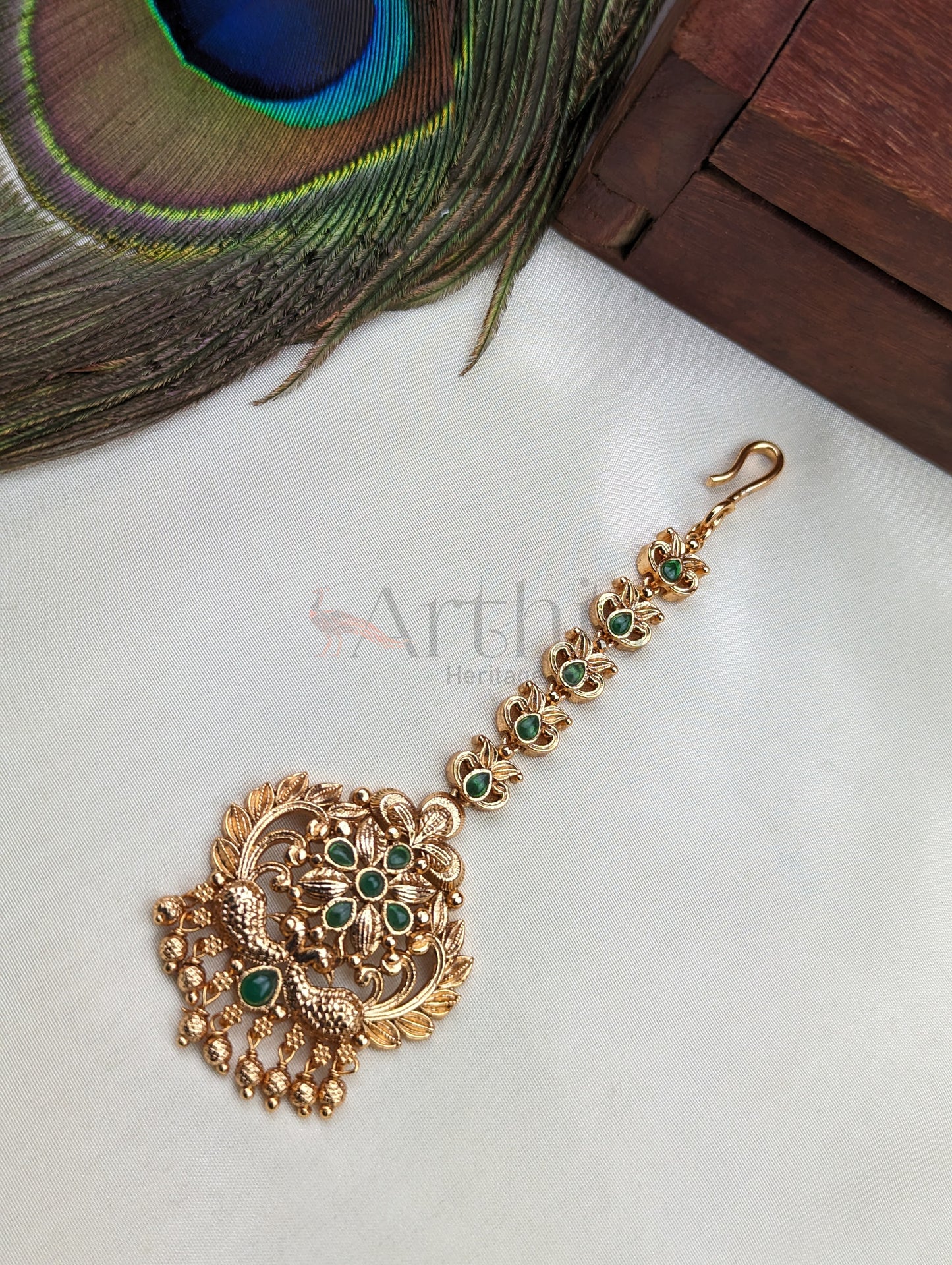 Antique Gold Finish Maang Tikka