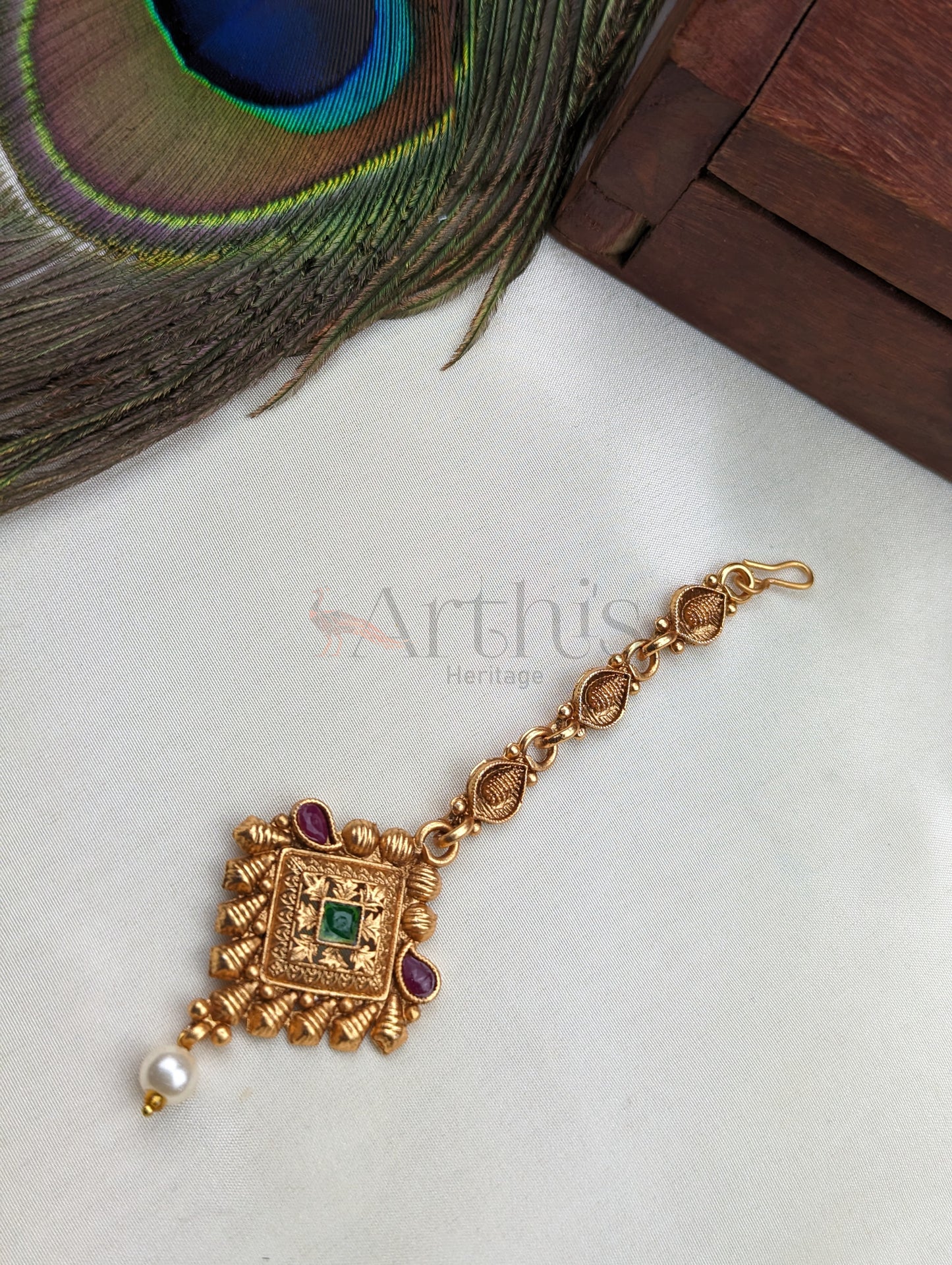 Antique Gold Finish Maang Tikka